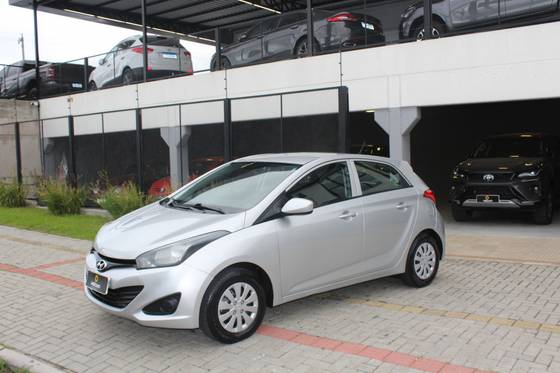 HYUNDAI HB20 1.0 COMFORT PLUS 12V FLEX 4P MANUAL